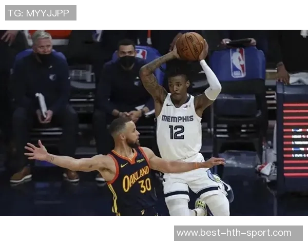 勇士半场领先灰熊4分巴特勒与莫兰特分别贡献16分和15分表现抢眼 勇士半场领先灰熊4分巴特勒与莫兰特分别贡献16分和15分表现抢眼